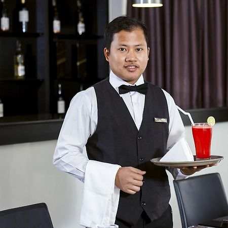 Hotel Esta Янгон Екстериор снимка