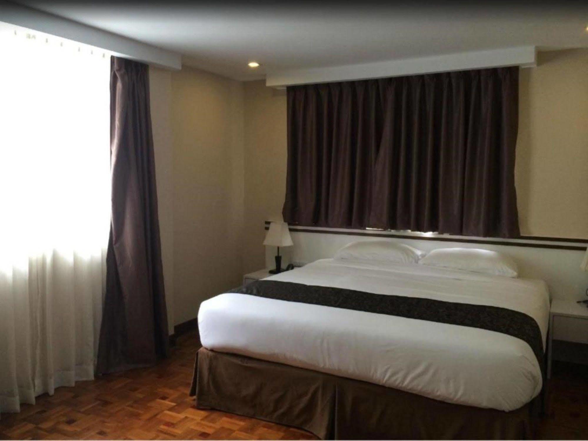 Hotel Esta Янгон Екстериор снимка