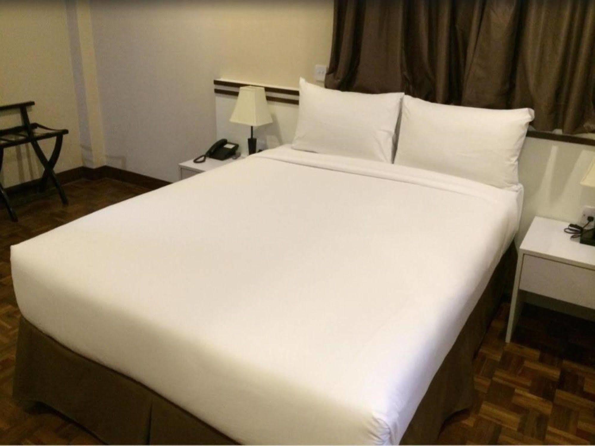 Hotel Esta Янгон Екстериор снимка