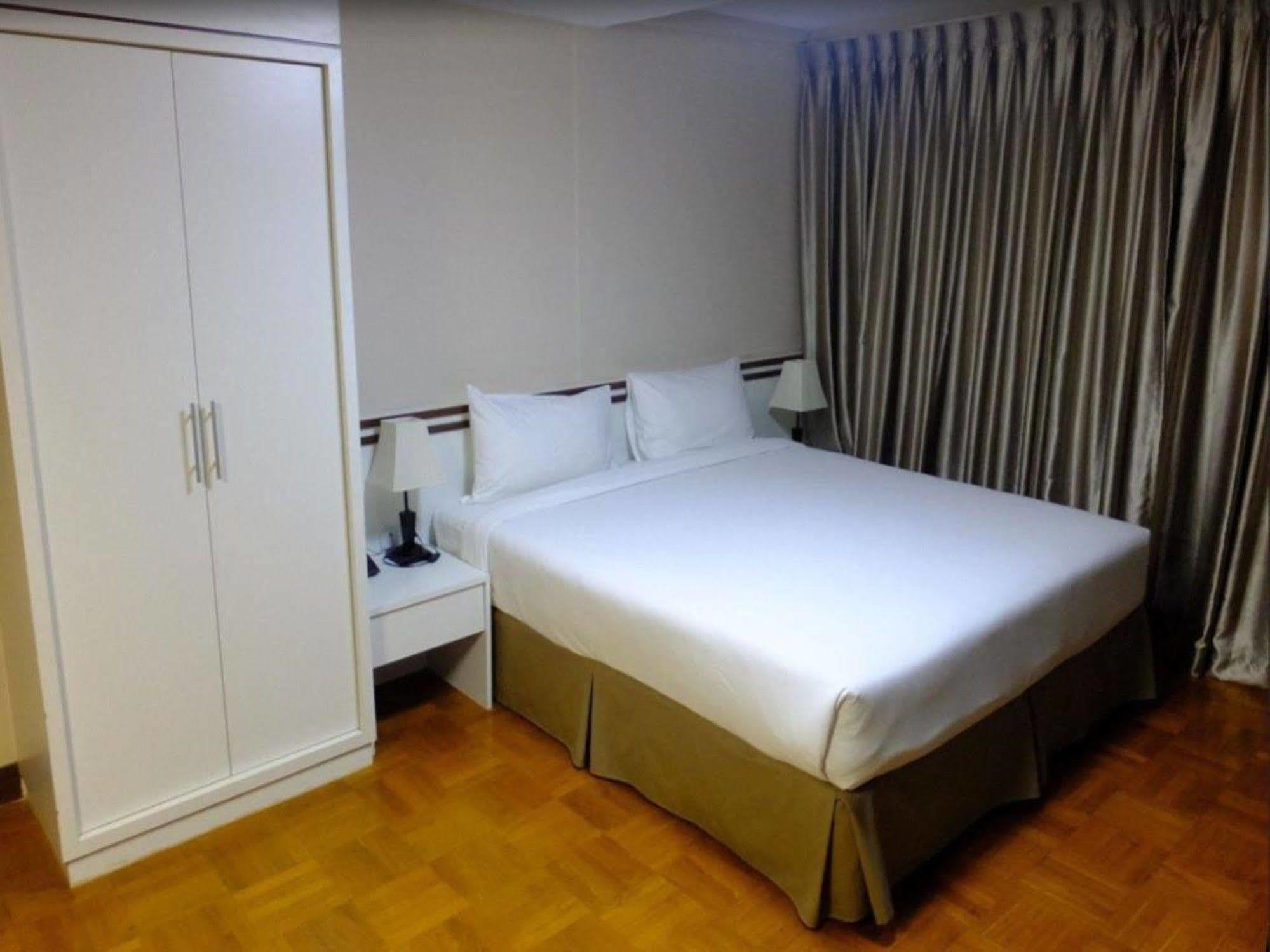 Hotel Esta Янгон Екстериор снимка
